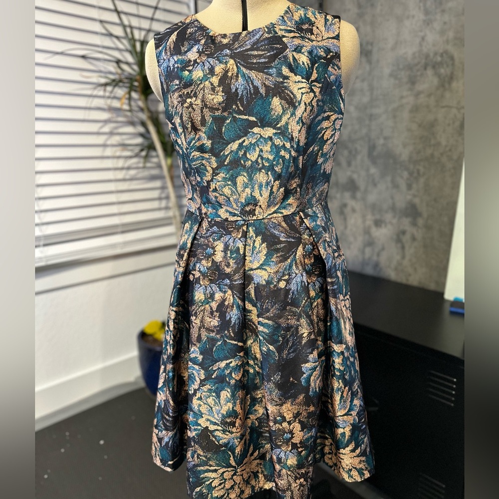 Liz Claiborne career multi color dress. Sleeveless fit & flare. Sz 6